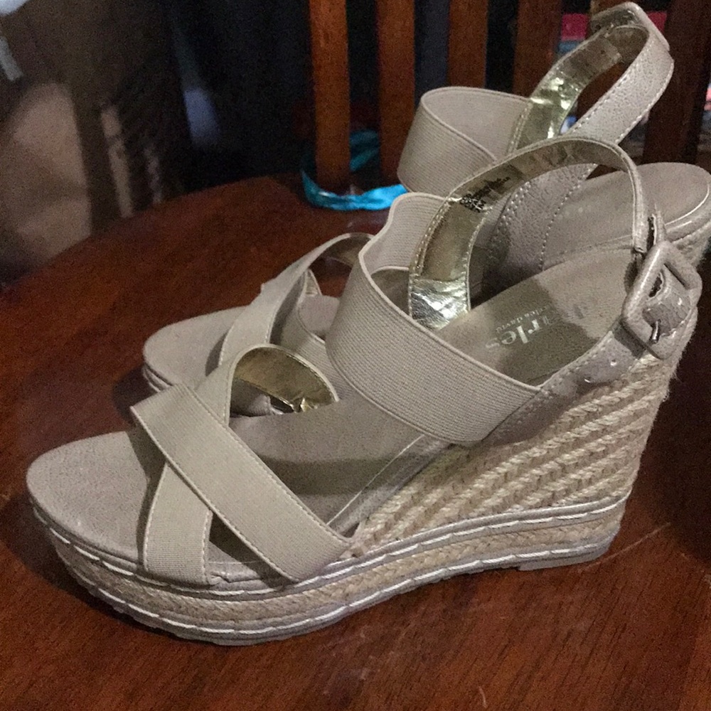 CHARLES BY CHARLES DAVID - Nude Wedge Sandals - 7